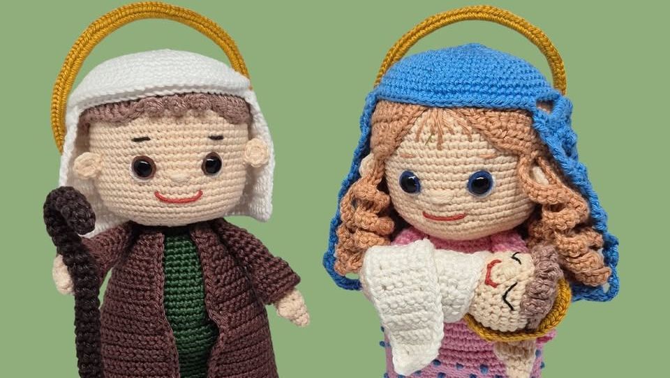 Josef og Maria som hæklede figurer